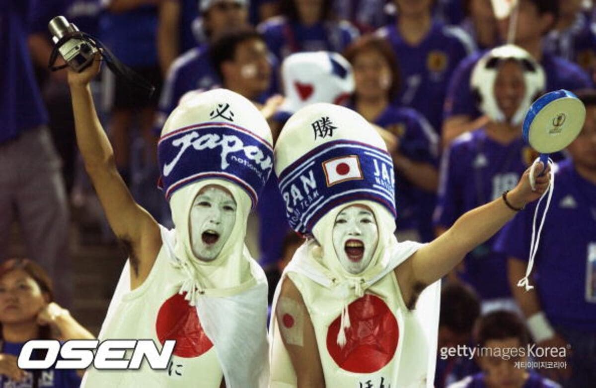 Chosunbiz 2025/8/7：日本2046年W杯誘致記事(2002年OSEN撮影のピン2人写真を再使用)