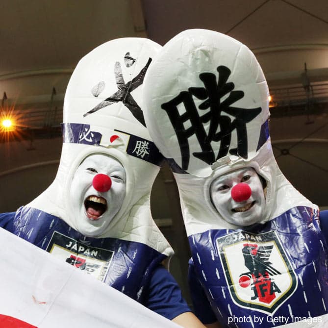 ボーリングピンの日本サポーターも一戦を見守る【ベルギーvs日本：R16】