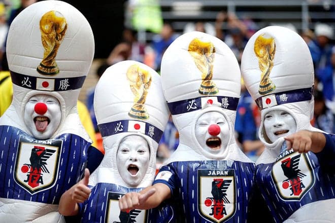 W杯トロフィー帽の4ピン勢揃い (サッカーダイジェスト掲載)
